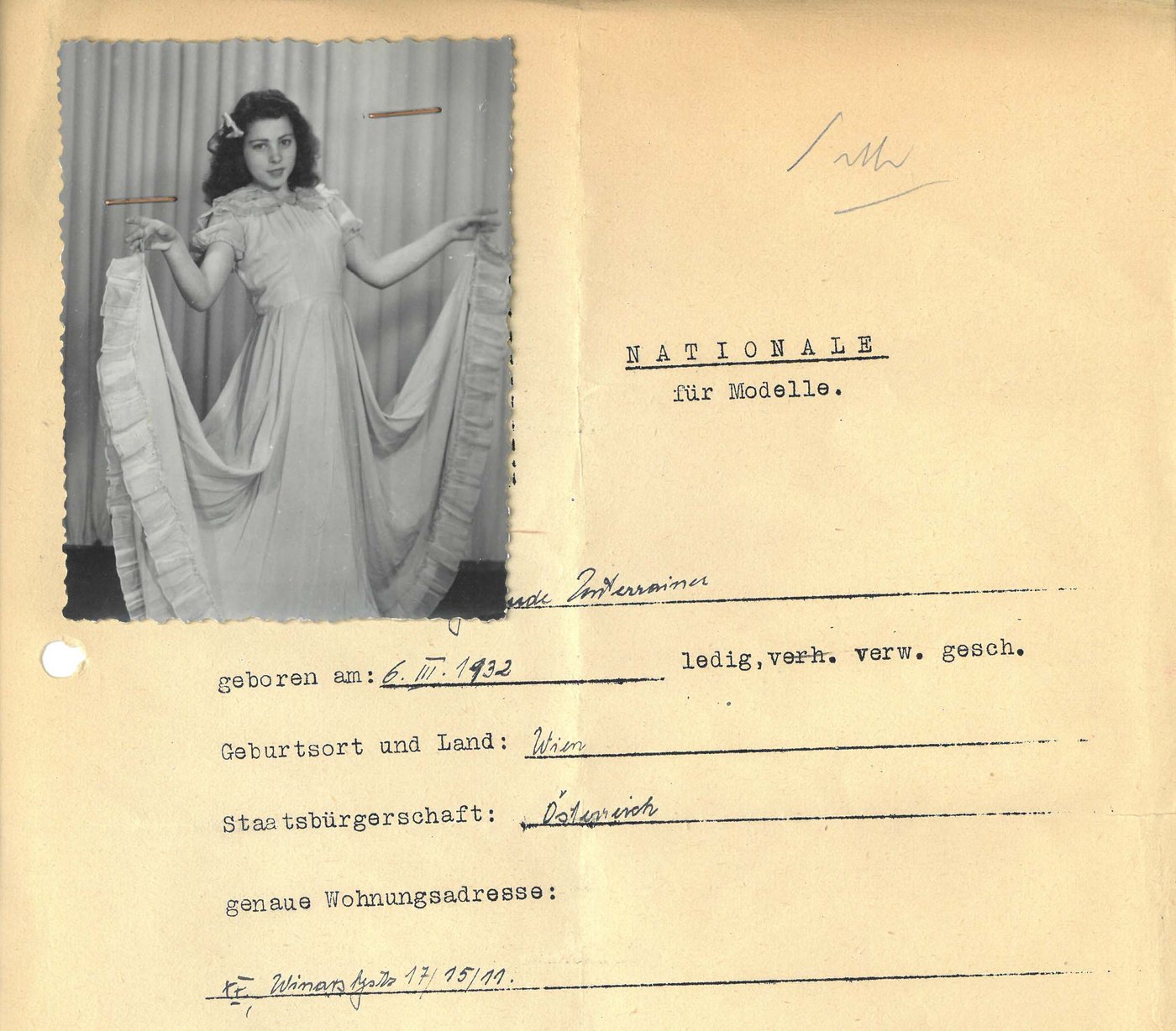 Modelle Ordner Schriftstück mit dem Foto eines Modells